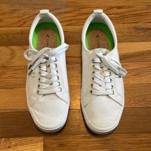 Cariuma Size 10 Women’s (8.5 Men) off white OCA low sneaker